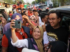 Anies Diteriaki Menang Satu Putaran Saat Hadiri Dialog IKA UNM di Makassar