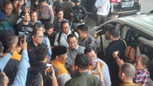 Anies Diteriaki Menang Satu Putaran Saat Hadiri Dialog IKA UNM di Makassar