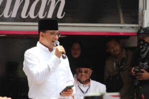 Sebelum Awali Kampanye Perdana Pilpres 2024, Anies Baswedan ke Ibu dan Anaknya Peluk Cium