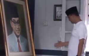 Viral di Depan Lukisan Bung Hatta, Anies Baswedan Berbicara Sendiri